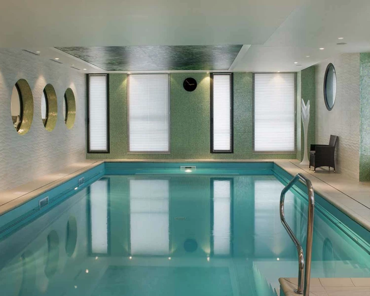 residence-senior-angers-piscine