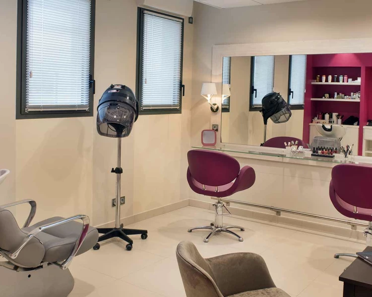 residence-senior-angers-salon-de-coiffure