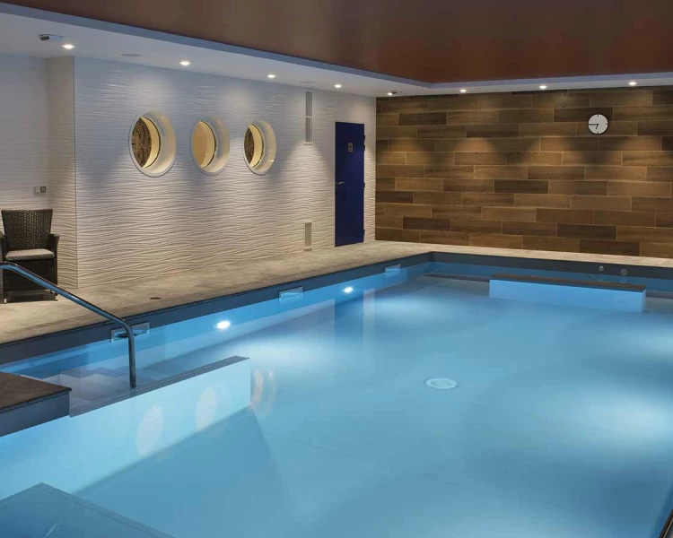 residence-senior-auray-piscine