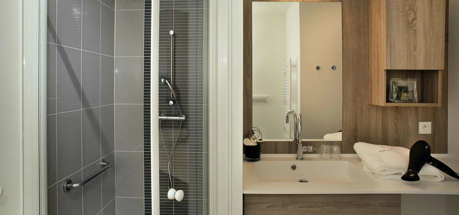 residence-senior-auxerre-salle-de-bain