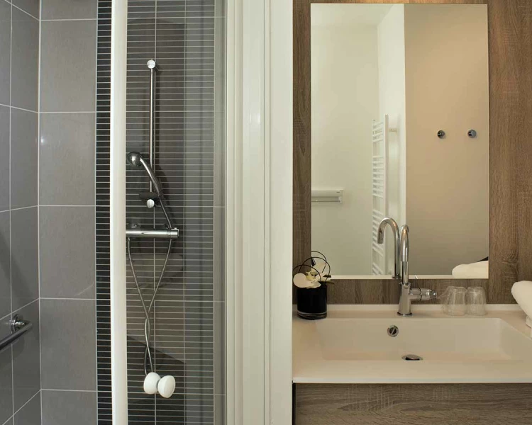 residence-senior-auxerre-salle-de-bain