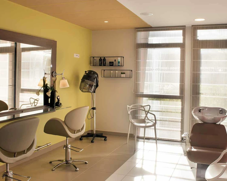 residence-senior-auxerre-coiffeur