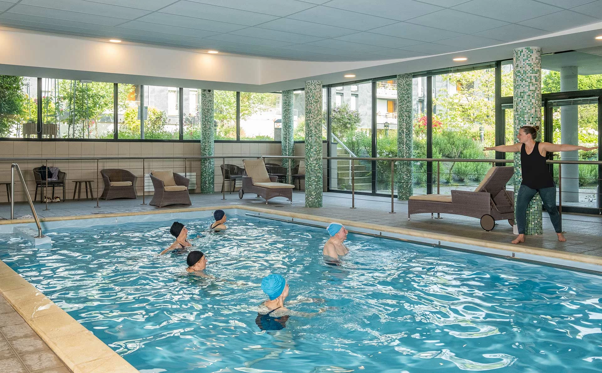 Amboise-senior-ville-piscine.jpg
