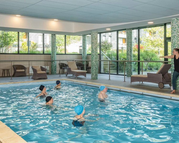 Amboise-senior-ville-piscine.jpg