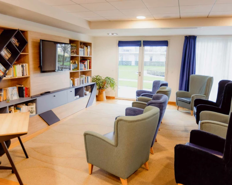 residence-senior-bayeux-salon