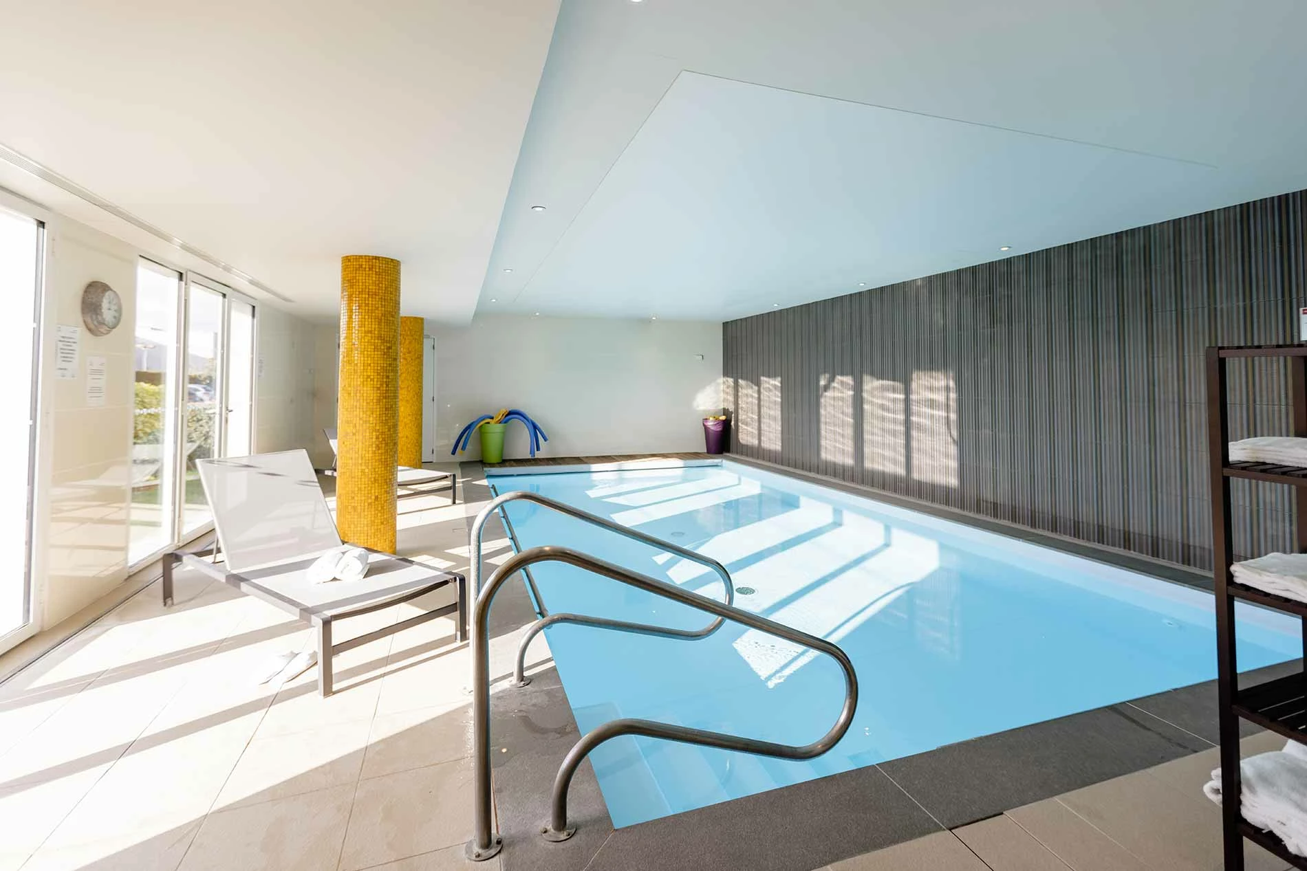 residence-senior-bayeux-piscine