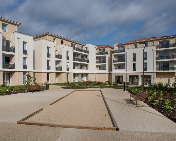 residence-senior-lisledespagnax-exterieur.jpg