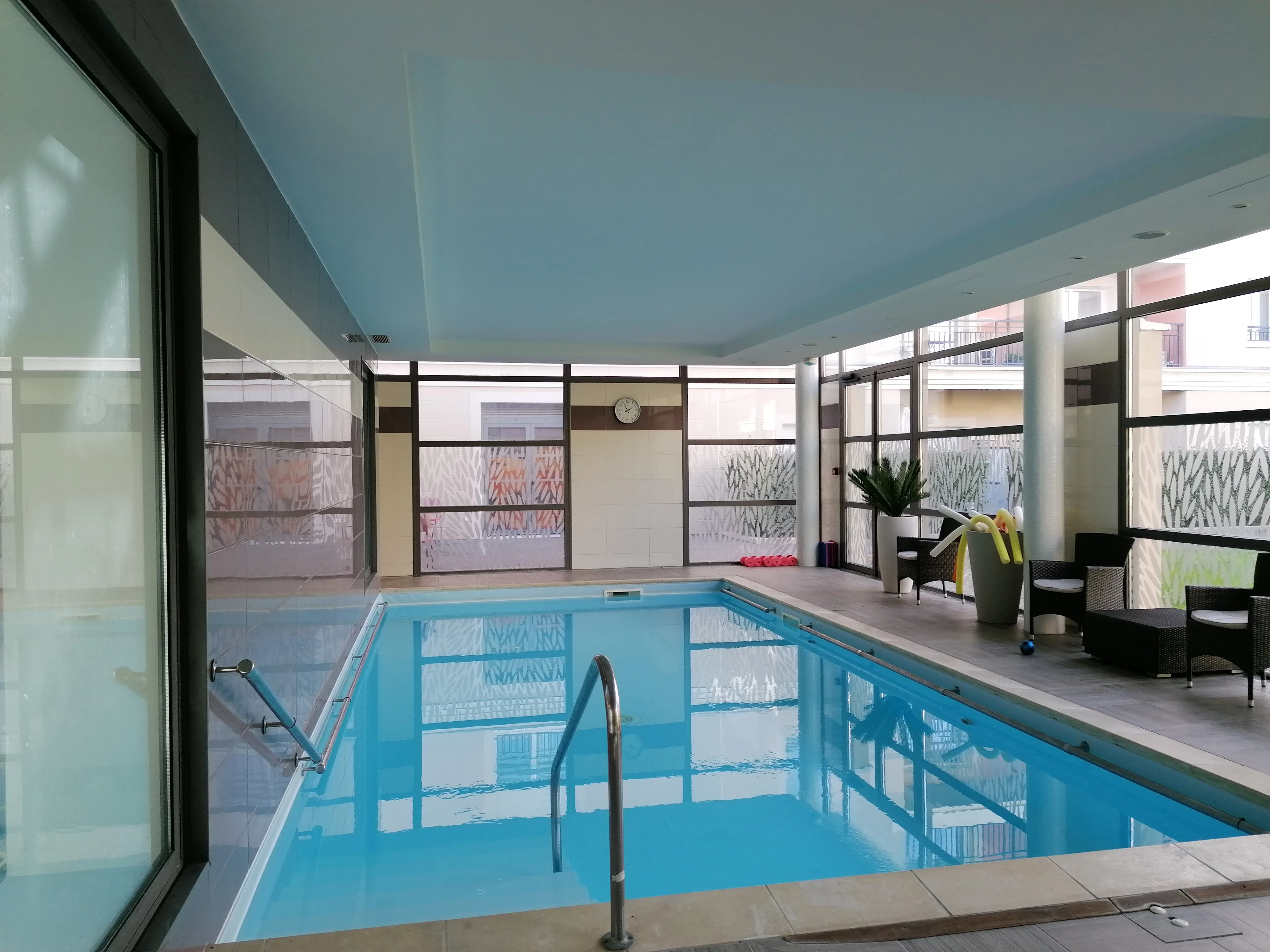 residence-senior-cavaillon-piscine.jpg
