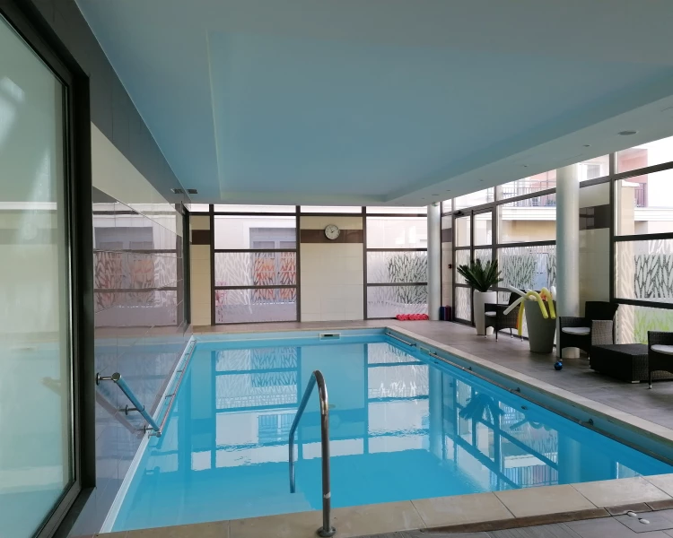 residence-senior-cavaillon-piscine.jpg