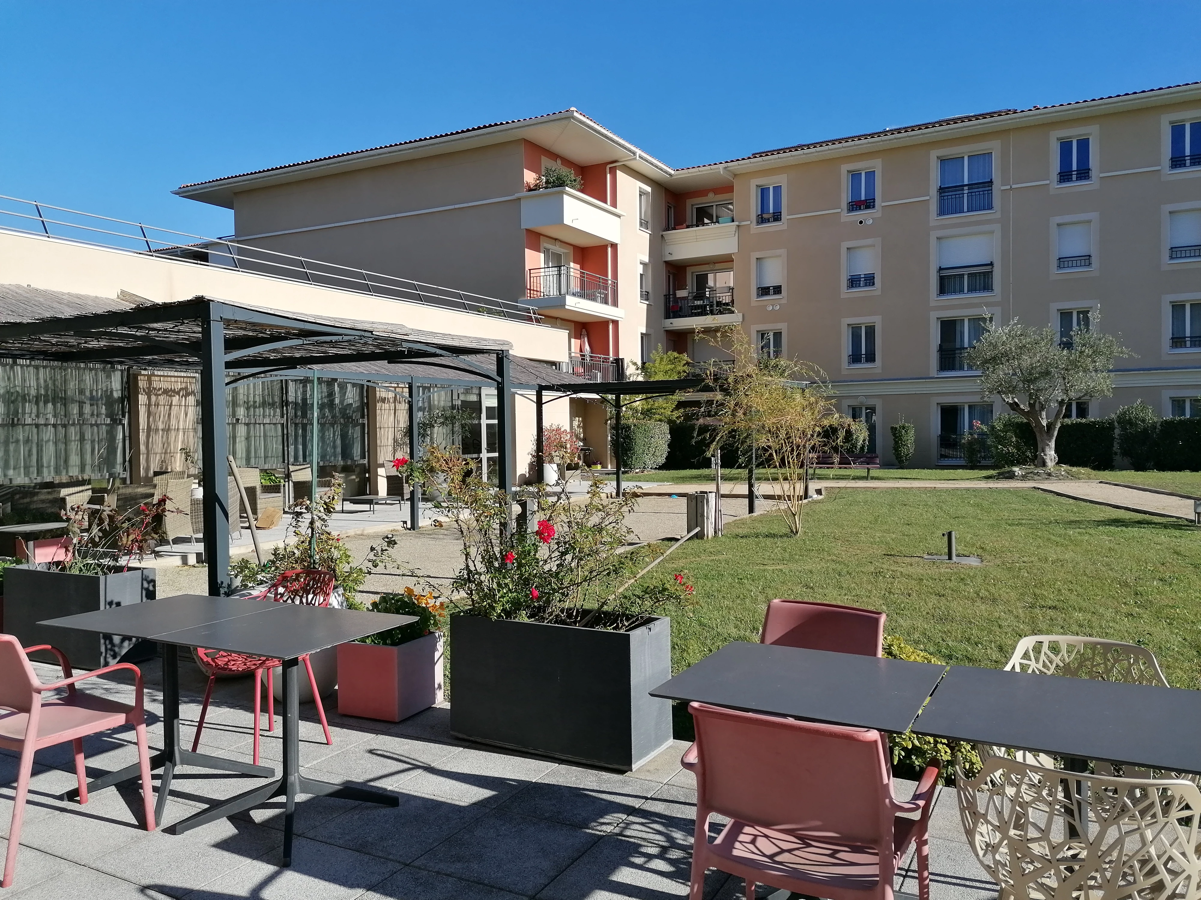 residence-senior-cavaillon-exterieur.jpg