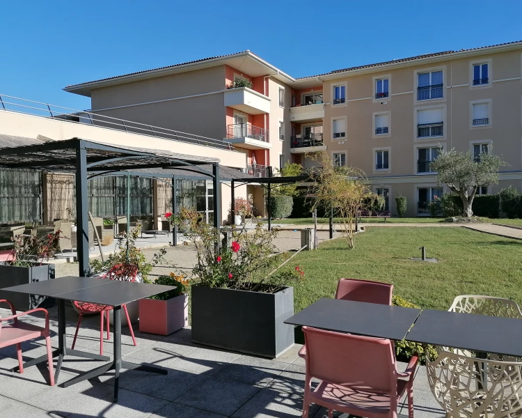 residence-senior-cavaillon-exterieur.jpg