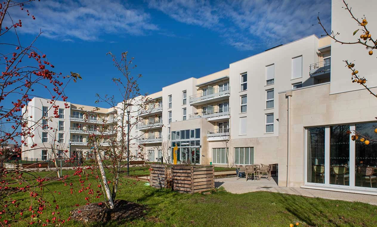 residence-senior-sens-exterieur.jpg