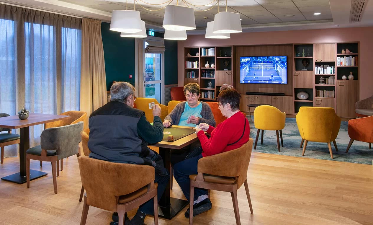residence-senior-domitys-salon.jpg