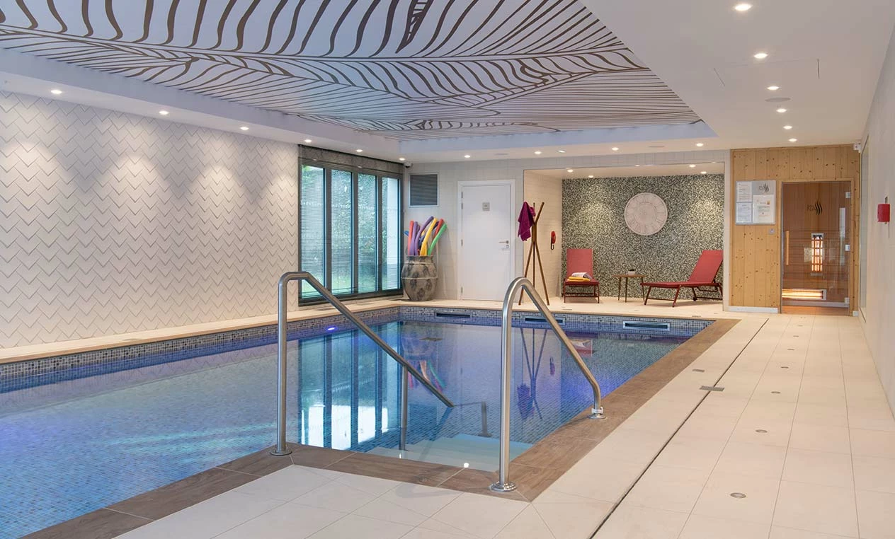 residence-senior-domitys-piscine.jpg