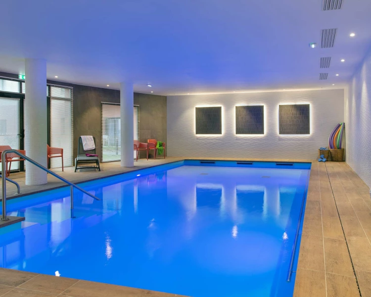 residence-senior-domitys-piscine.jpg