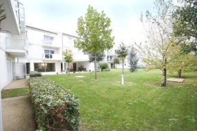 residence-senior-dompierre-sur-mer-exterieur.jpg