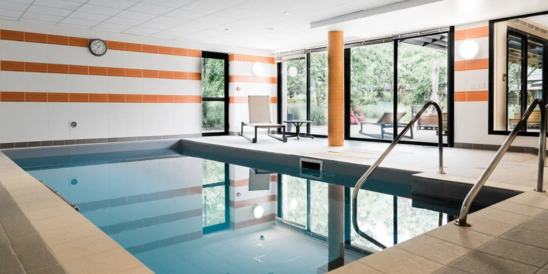 residence-senior-piscine