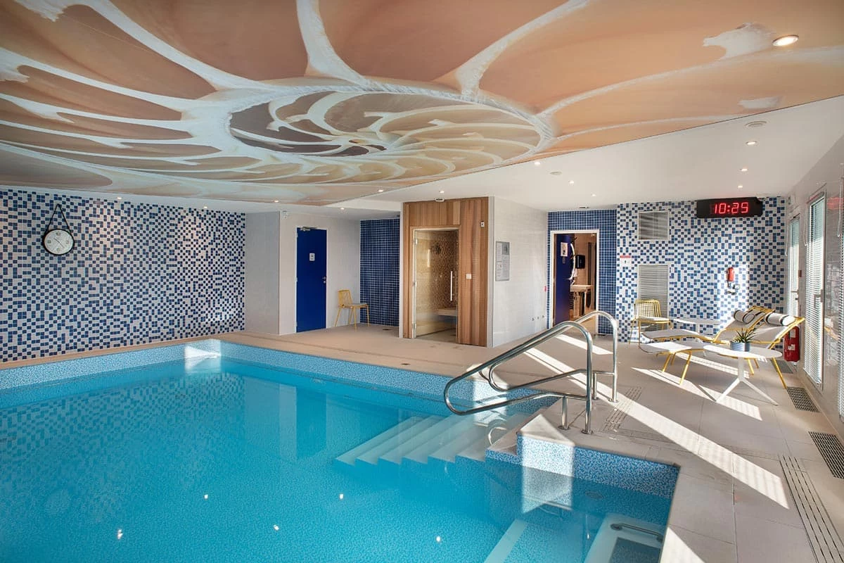 résidence senior nantes piscine