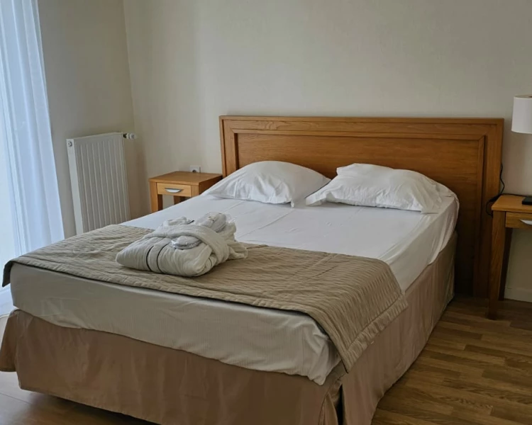residence-senior-saint-gilles-croix-de-vie-chambre.jpg