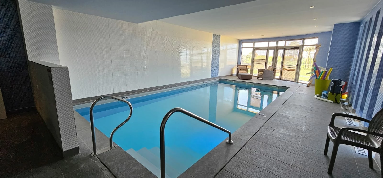 residence-senior-saint-gilles-croix-de-vie-piscine.jpg