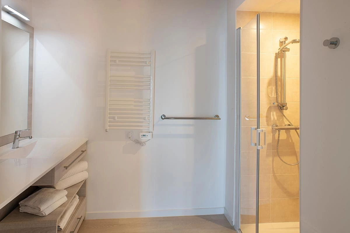 résidence senior béziers salle de bain