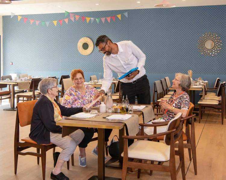 residence-senior-domitys-restaurant.jpg