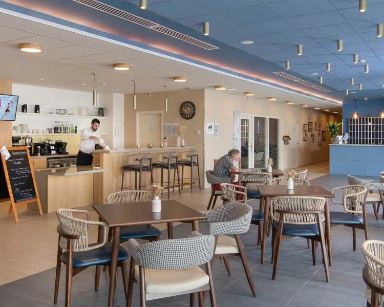 residence-senior-domitys-bar.jpg