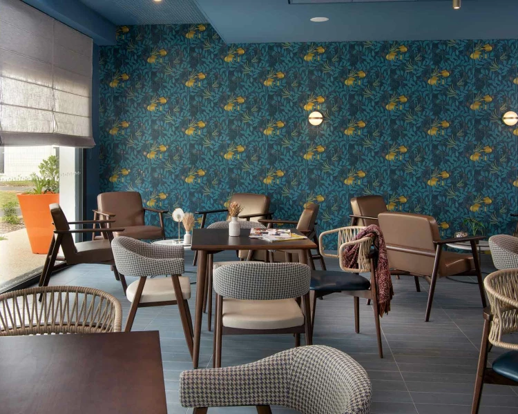 residence-senior-domitys-salon.jpg