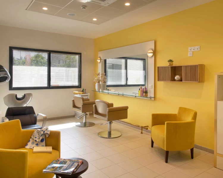 residence-senior-domitys-coiffeur.jpg