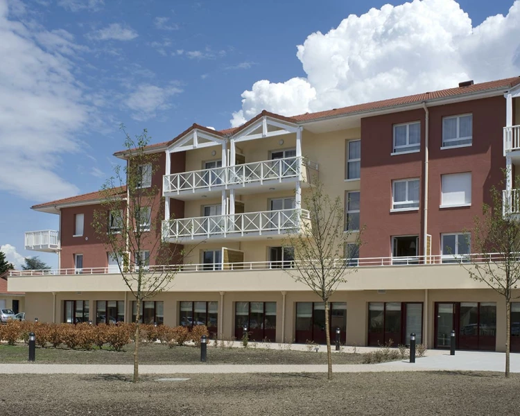 residence-senior-Montrond-les-bains-exterieur.jpg