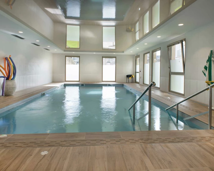 residence-senior-domitys-piscine.jpg