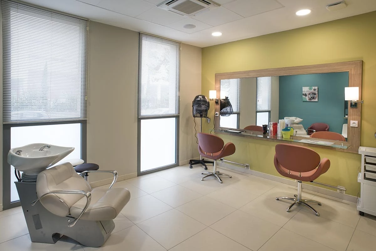 résidence senior nîmes coiffeur