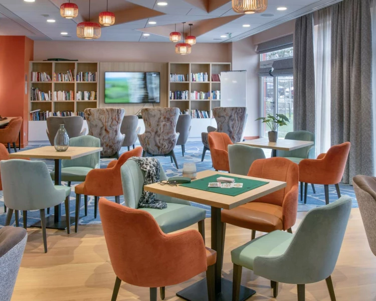 residence-senior-domitys-salon.jpg