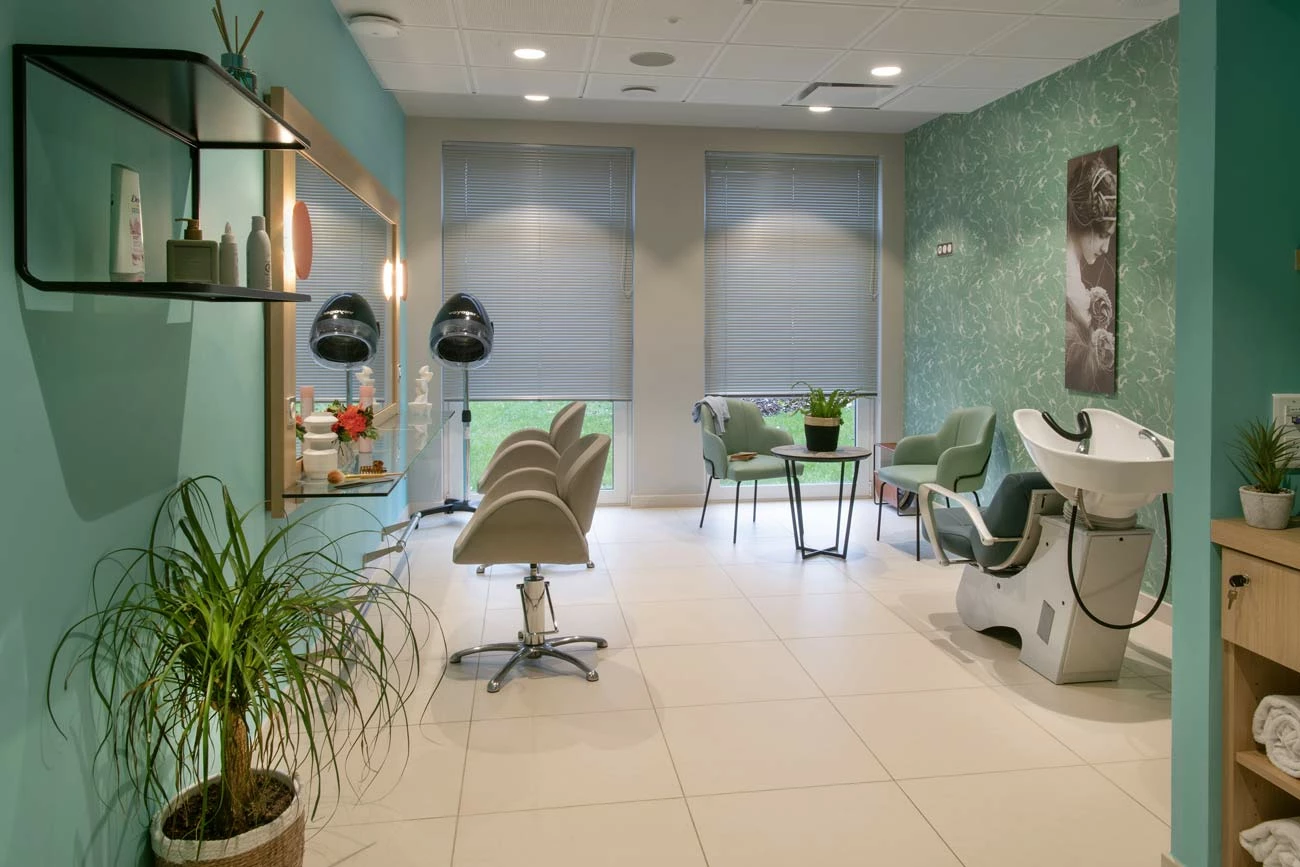 residence-senior-domitys-coiffeur.jpg