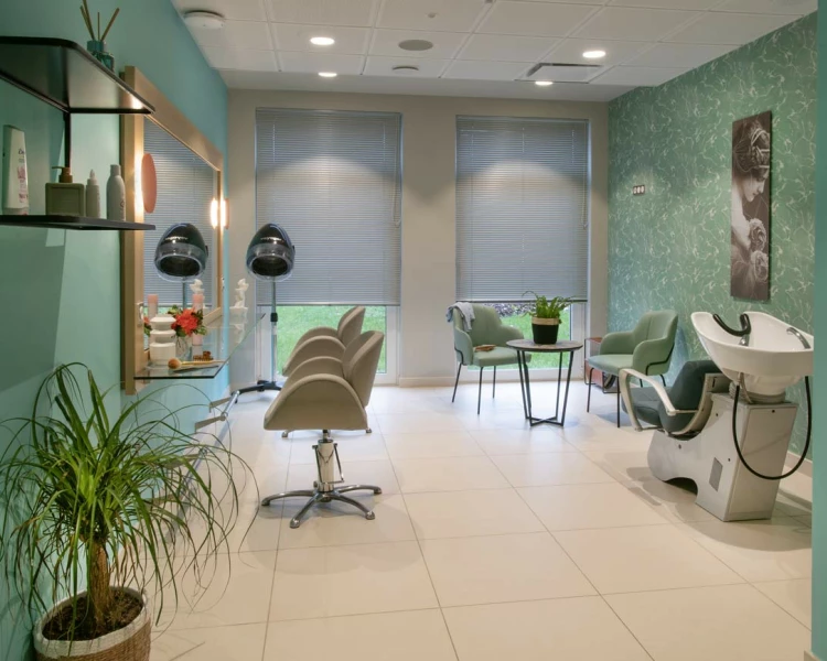 residence-senior-domitys-coiffeur.jpg