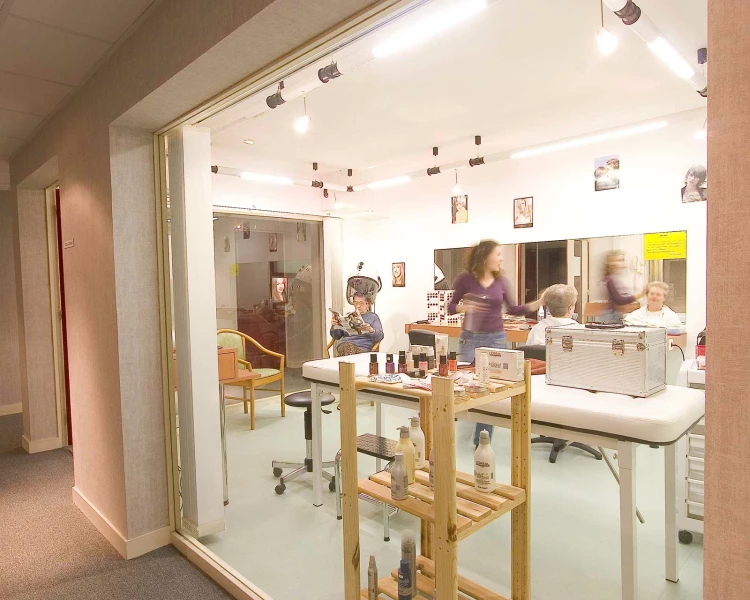 residence-senior-domitys-coiffeur.jpg