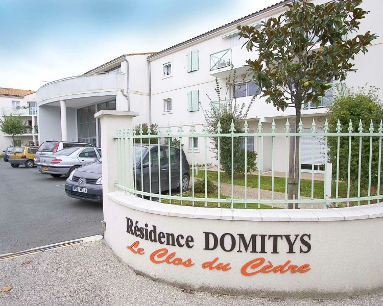 residence-senior-dompierre-sur-mer-exterieur.jpg