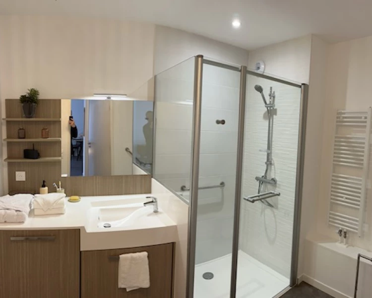 residence-senior-domitys-salle-de-bain.jpg