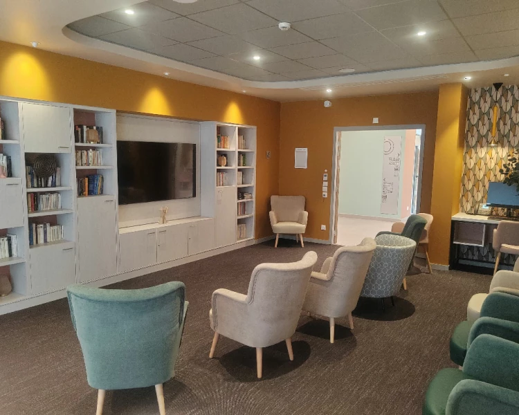 residence-senior-domitys-salon.jpg