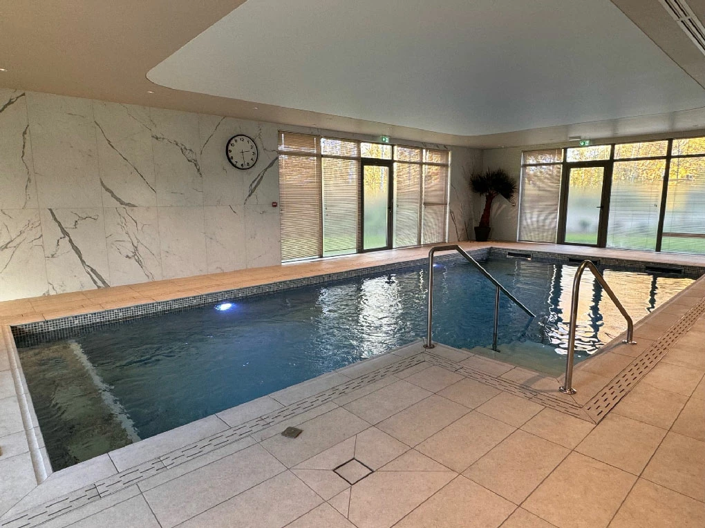 residence-senior-domitys-piscine.jpg