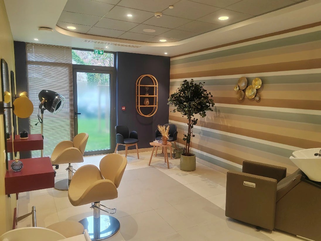 residence-senior-domitys-coiffeur.jpg