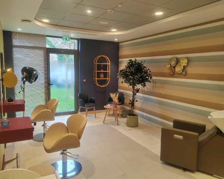 residence-senior-domitys-coiffeur.jpg