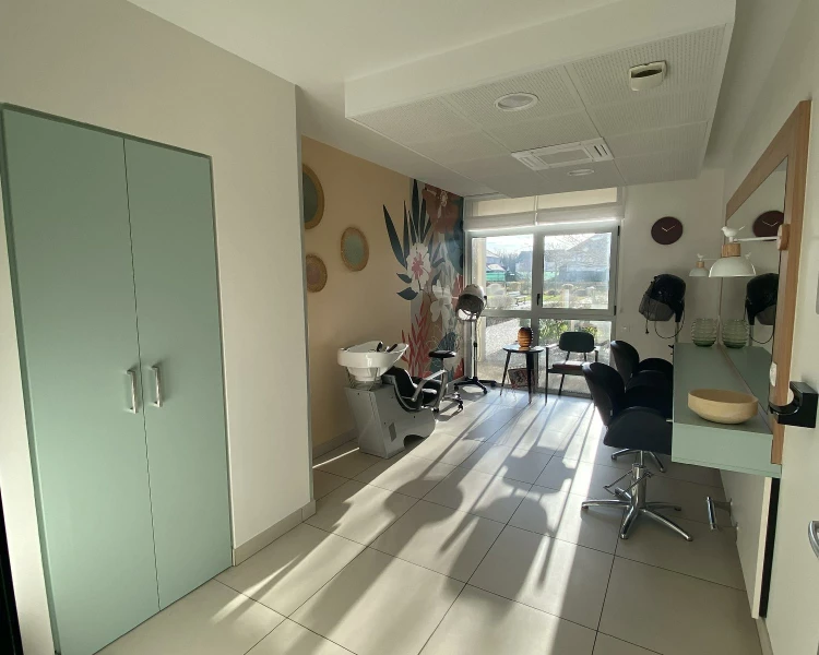 residence-senior-domitys-coiffeur.jpg