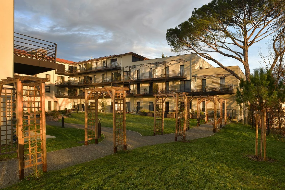 residence-senior-cahors.jpg
