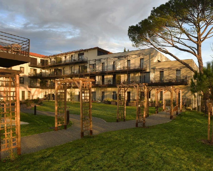 residence-senior-cahors.jpg
