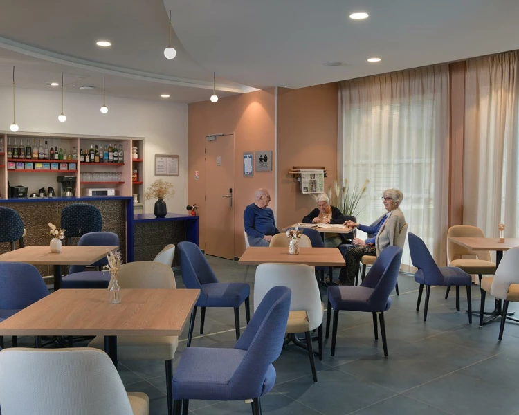 residence-senior-domitys-bar.jpg