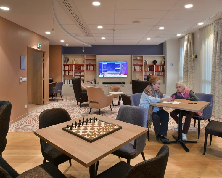 residence-senior-domitys-salon.jpg