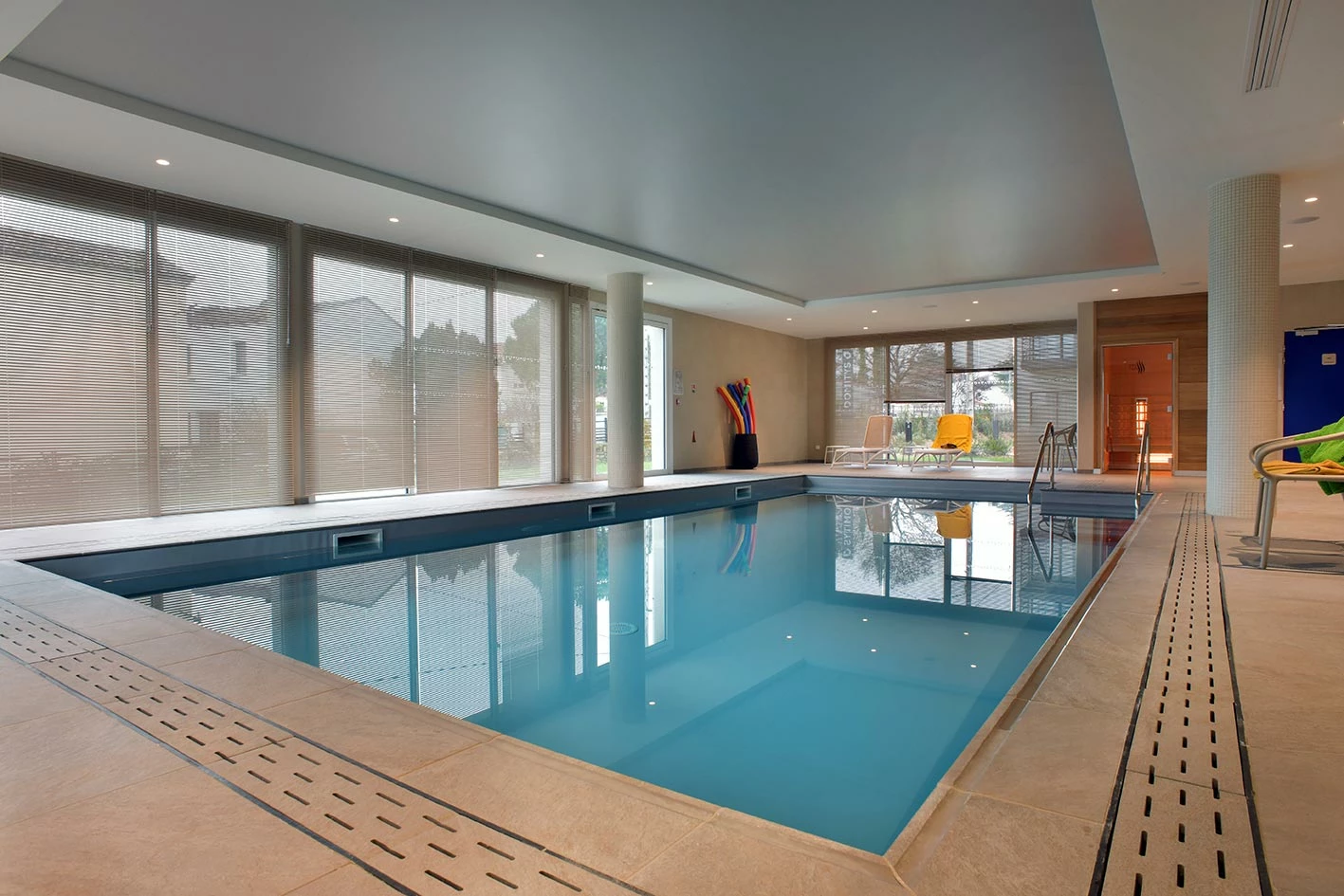 residence-senior-domitys-piscine.jpg