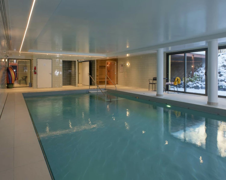 residence-senior-domitys-piscine.jpg