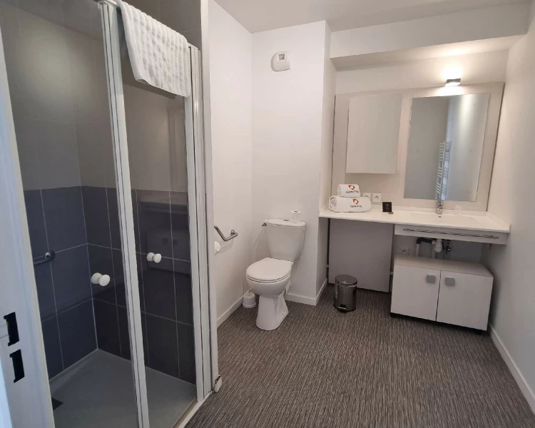 residence-senior-chateauroux-salle-de-bain.jpg